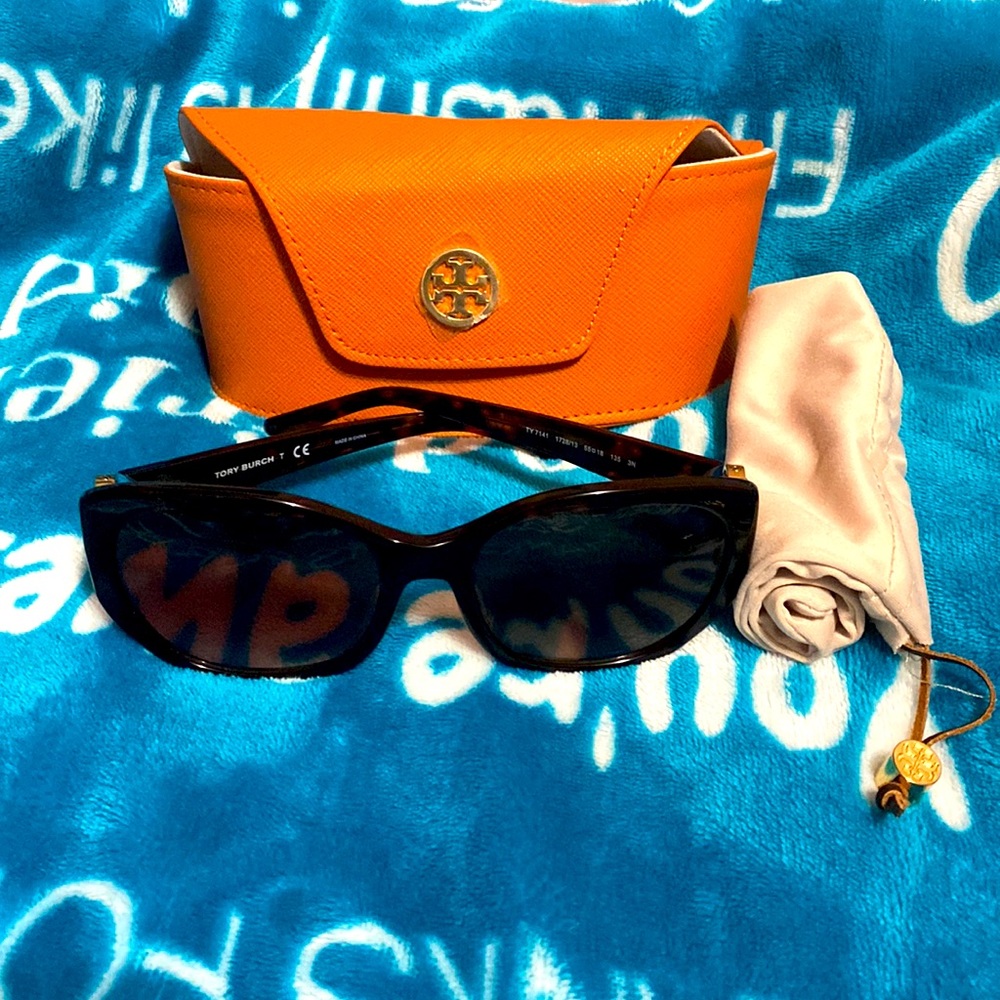 ❤️ TORY BURCH SUNGLASSES Brand new w/case & dustcloth ❤️